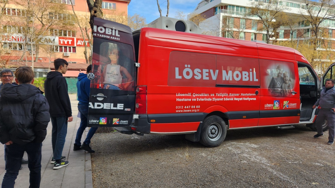 LÖSEV' e yardım kolilerimizi teslim ettik.